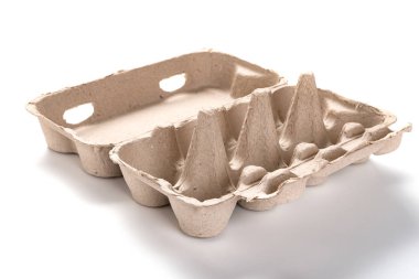 beyaz arka planda yan görünüm boş yumurta kılıfı