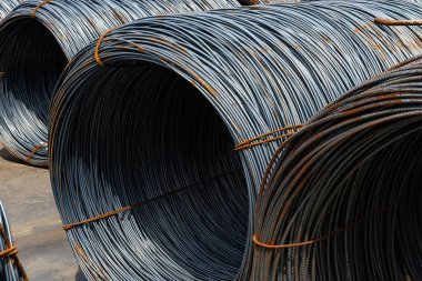 açık havada bağlı demir tel