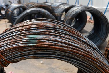 açık havada demir tel rulo