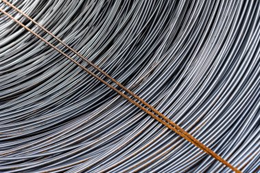 demir tel rulo içinde