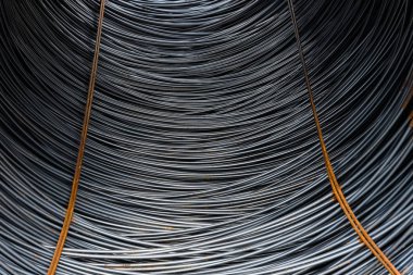 demir tel rulo içinde