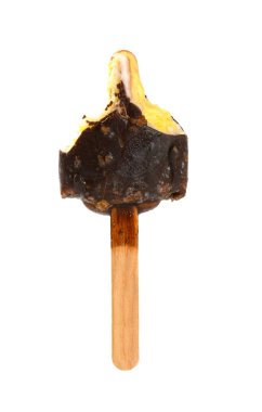beyaz arka plan üzerinde son bit ile çikolata dış popsicle