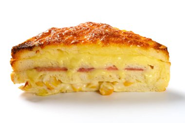 beyaz arka plan üzerinde Barbekü domuz eti ve mısır ile yan görünüm sandviç