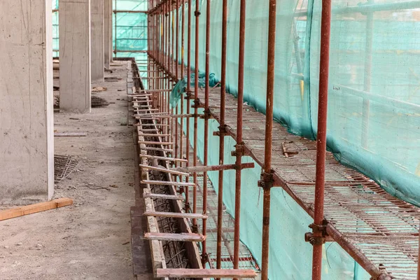 Dentro Edificio Inacabado Con Andamios Redes Protección — Foto de Stock