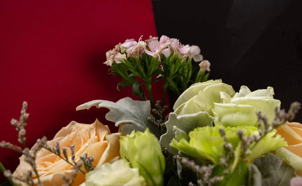 Hediye Olarak Bir Demet Güzel Çiçek Yakın Çekim — Stok fotoğraf