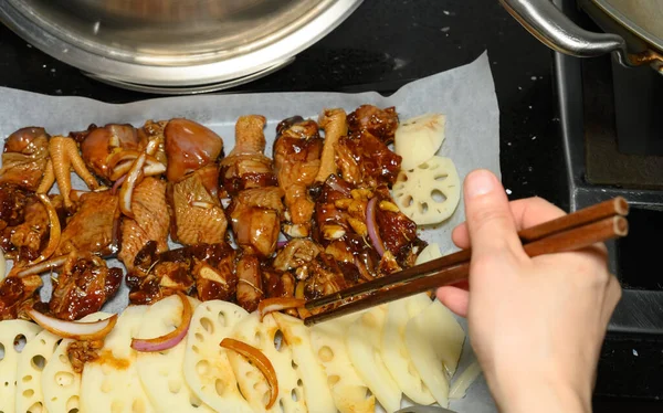 Preparare Carne Pollo Cruda Con Cipolla Patate Cucina — Foto Stock