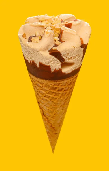 Ângulo Vista Leite Chá Sabor Sorvete Cone Fundo Amarelo — Fotografia de Stock