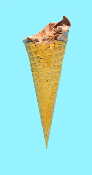 Вид Сбоку Свежий Шоколадный Флакон Мороженого Битами Синем Фоне — стоковое фото