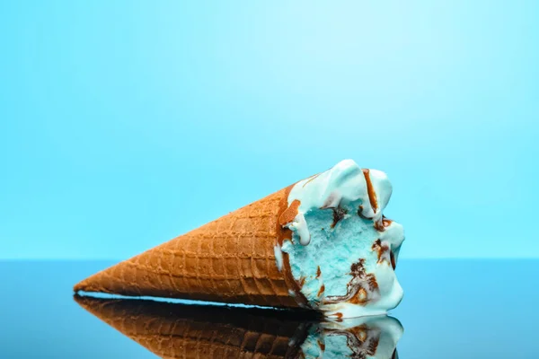 Salted Caramel Flavor Ice Cream Cone Bite Glass Reflection — Stock Photo, Image