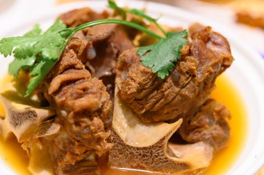 Çorbalı taze biftek.