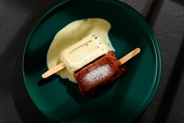 Top View Mung Bean Red Bean Popsicles Starts Melting Dish — Stock Photo, Image