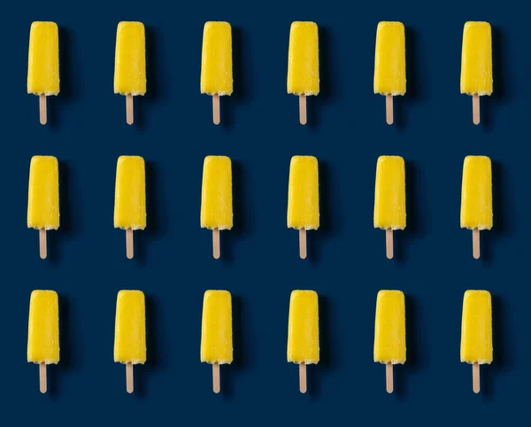 Seamless Yellow Popsicle Dark Blue Background — Stock Photo, Image