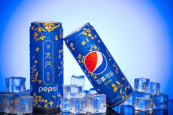 Zhongshan China Setembro 2020 Duas Latas Pepsi Osmanthus Doce Perfumado — Fotografia de Stock