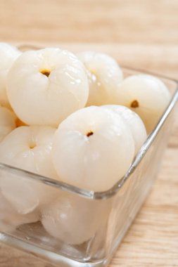 Açısal görünüm, dikey bileşimde taze liçi kabuklarını soydu