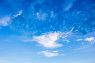 Beyaz bulut gün, mavi gökyüzü güzel mavi gökyüzü 