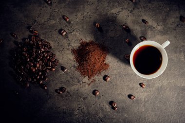 Kahve ve fasulye Arabica% 100 kahve kavrulmuş arka plan