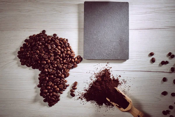 Zaostřená Makro Kávě Fazolí 100 Arabica Povrchu Barevného Stolku — Stock fotografie