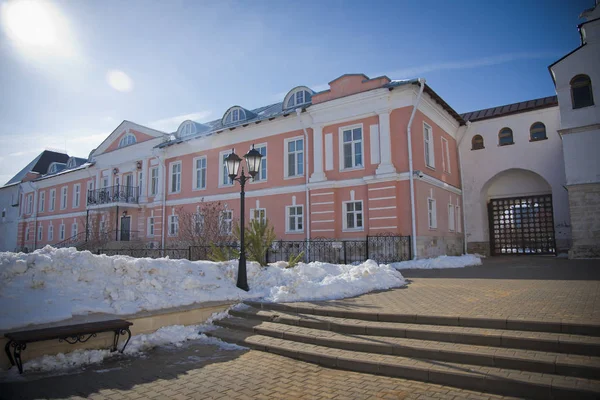      Serpukhov Manastırı. Şehrin tarihi yerler.