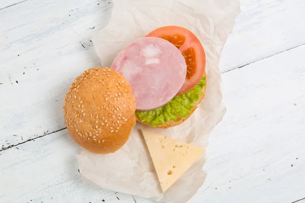 Stokbrood Sandwich Met Ham Kaas Tomaten Sla — Stockfoto