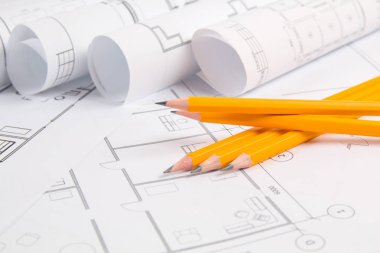Kalem ve kağıt mühendislik ev çizimleri ve planları.