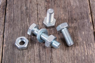 Bolt, waher ve fındık ahşap arka plan üzerinde