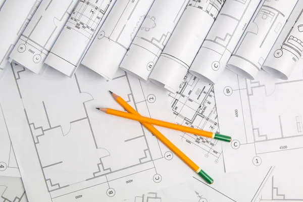 Dibujos arquitectónicos de papel, anteproyecto y lápiz. Proyecto de ingeniería —  Fotos de Stock