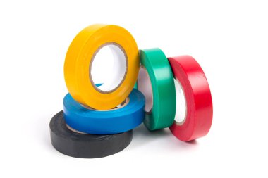 Rulo beyaz arka plan üzerinde izole renkli yalıtım bandı