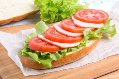 jambon, domates ve lettuc ile baget sandviç