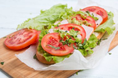 jambon, domates ve lettuc ile baget sandviç