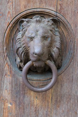 Aslan kapısı tokmağı