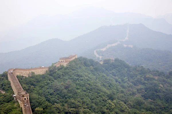 Πεκίνο Κίνα Αύγουστος 2010 Χιλιάδες Τουρίστες Επίσκεψη Καθημερινά Σινικό Τείχος — Φωτογραφία Αρχείου