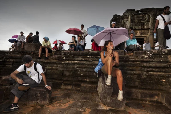 Siem Riep Cambodja Augustus 2009 Veel Toeristen Top Van Een — Stockfoto