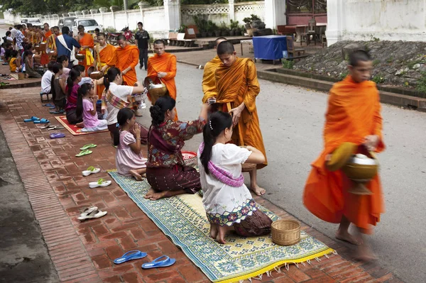 Sztúpa Royal Palace Bangkokluang Prabang Laosz Július 2009 Minden Nap Jogdíjmentes Stock Fotók