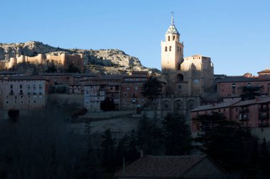 Teruel, İspanya 'nın Aragon özerk bölgesinde bir şehirdir. Albarracin, dağlık Sierra de Albarraicn Comarca Albarracin 'in başkentidir.