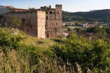 Valderrobres, İspanya. 17 Mayıs 2020: Calatravo Kalesi ile Teruel 'deki Ortaçağ Köyü