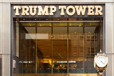 Manhattan, 6 Haziran 2017 Trump binasının ön kapısı. Şu anki Amerika Birleşik Devletleri Başkanı.