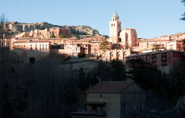 Teruel, İspanya 'nın Aragon özerk bölgesinde bir şehirdir. Albarracin, dağlık Sierra de Albarraicn Comarca Albarracin 'in başkentidir.