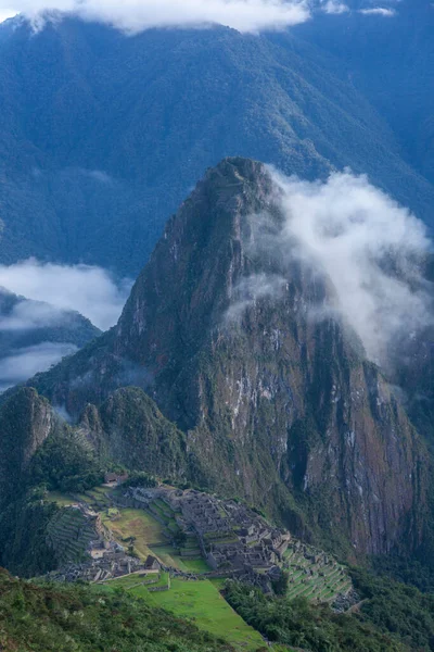Vistas Machu Pichu Madrugada Cubierta Por Niebla — Foto de Stock