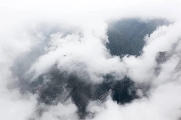 Utsikt Över Machu Pichu Tidigt Morgonen Täckt Dimma — Stockfoto