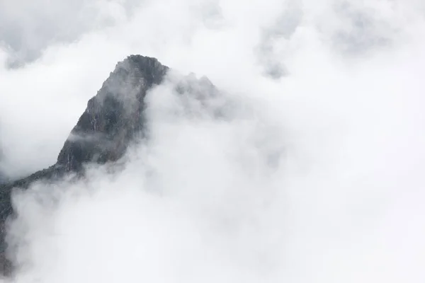 Vue Sur Machu Pichu Tôt Matin Couverte Brouillard — Photo