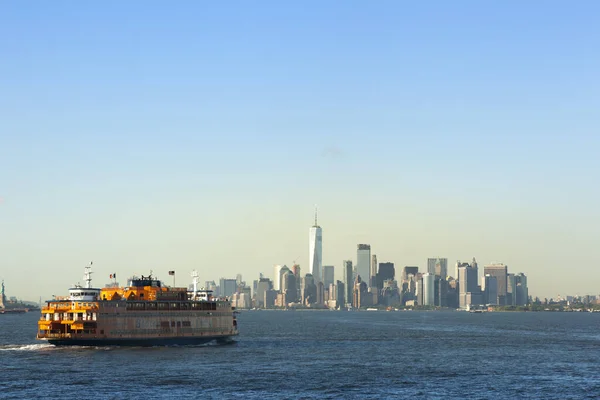 New York Usa June 2017 Many Tourists Take Ferry New — Stock Photo, Image