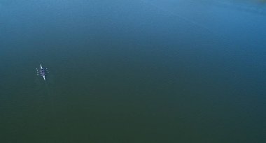 Hava atış su, üstten görünüm takımda kürek