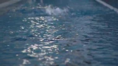 Serbest Yüzme Sürtünme Vuruşu - Spor Yavaş Hareketi