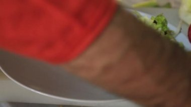 Şef Omlet Omlet Kahvaltı Hazırlanıyor