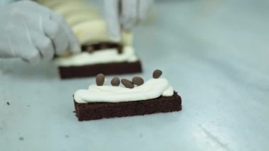 Muz ile pasta süsleme