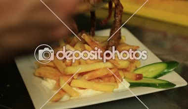 Et yemek Prepeared hizmet ediliyor