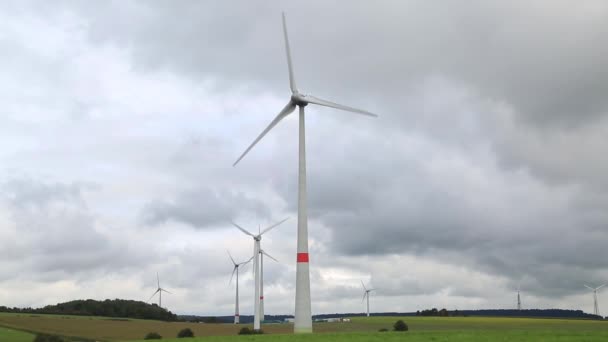 風車の清掃と再生可能エネルギー — ストック動画