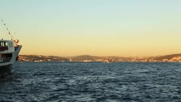 Barco Pasajeros Puente Del Bósforo Estambul — Vídeos de Stock