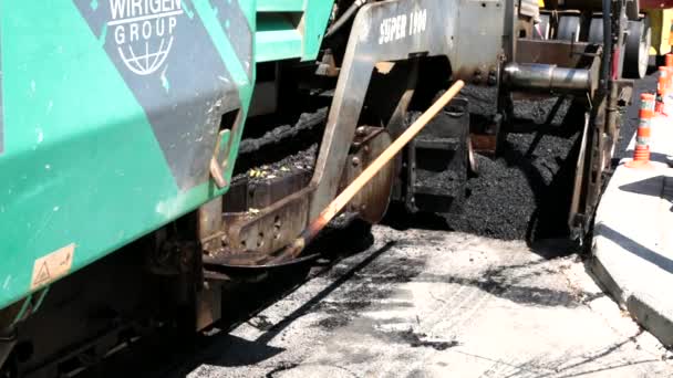 道路施工中的沥青机 — 图库视频影像