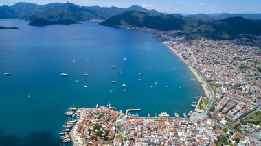 Muğla Türkiye'de Marmaris'in havadan görünümü